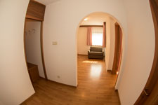 Entrata camera matrimoniale con cabina armadio