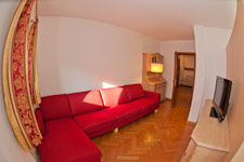 soggiorno con divano e Tv/Sat (con predisposizione per decoder Sky)